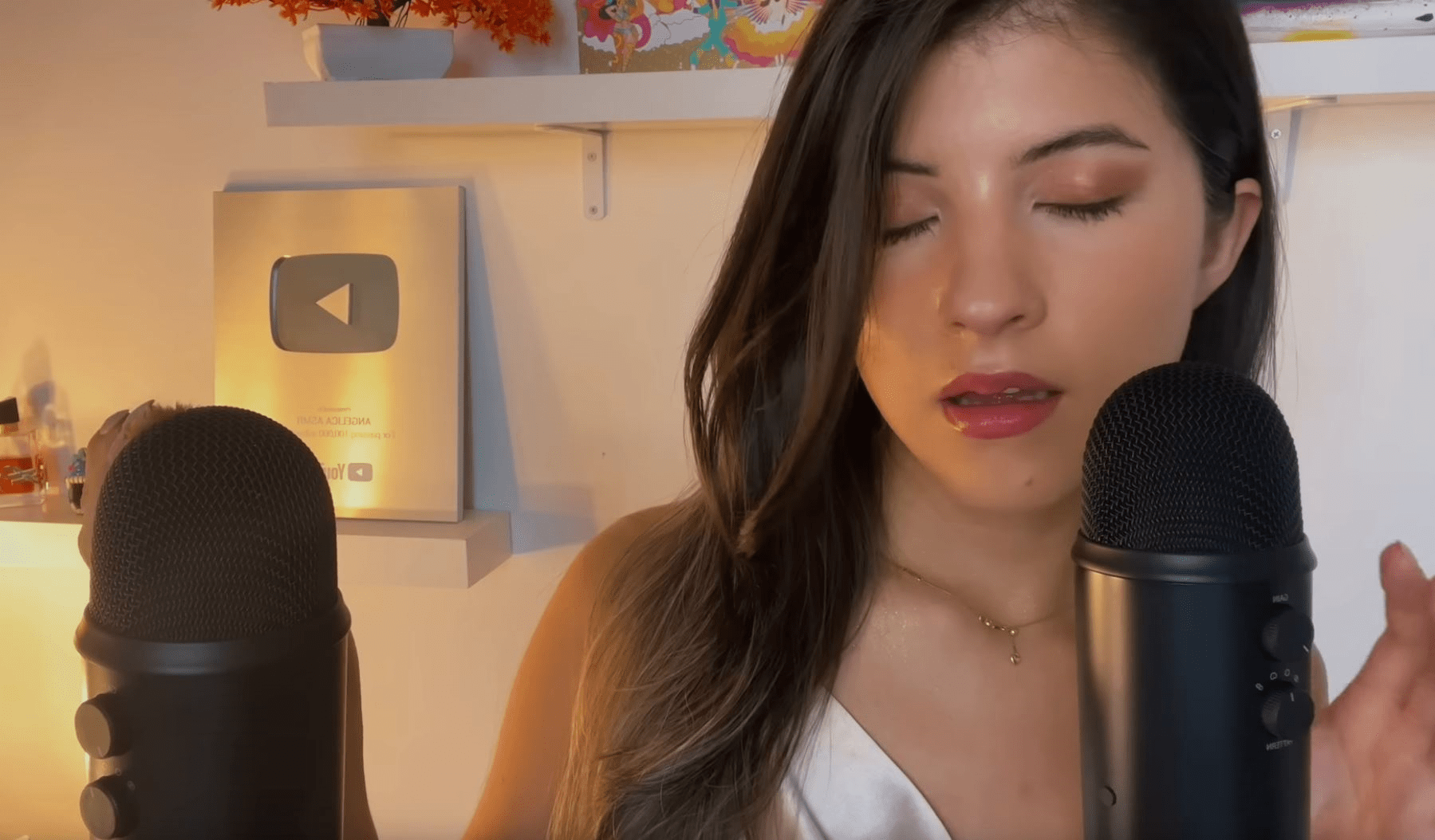 Setup Image of Angelica ASMR Colombiano on What.Equipment