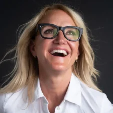 Mel Robbins's profile picture on What.Equipment