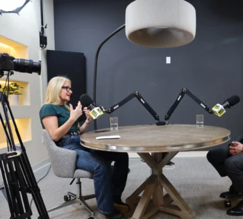 Setup Image of Mel Robbins on What.Equipment