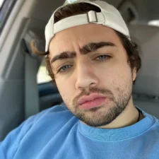 Mizkif's profile picture on What.Equipment